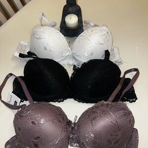 Classic Black and White Lace Bras with Adjustable Straps